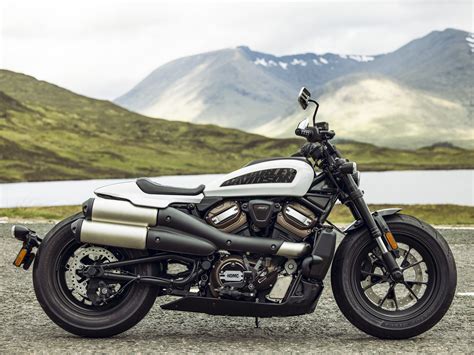 Feb 4, 2024 · The 2021 Harley-Davidson Sportster S model is an all-new sport custom motorcycle designed to deliver a thrilling riding experience and ushers in a new era of Sportster performance. A 121-horsepower Revolution Max 1250T V-Twin engine puts the Sportster S rider in command of unrelenting, on-demand torque. A taut, lightweight chassis and premium ... 